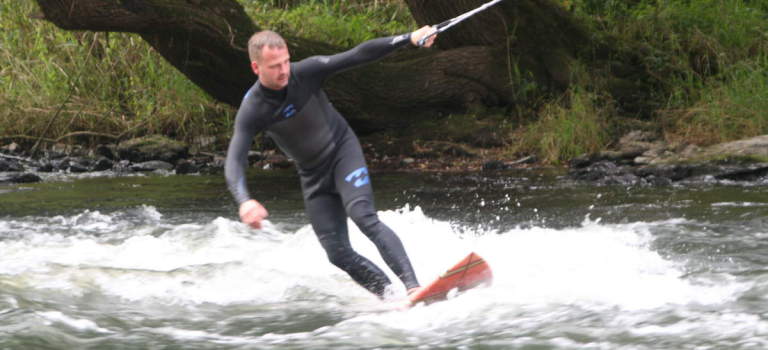 Hotspots Ruhrgebiet: # 1 Riversurfen Hotspots Ruhrgebiet: # 1 Riversurfen